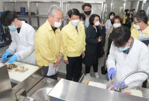 김강립 식약처장, 일본산 수입수산물 안전관리 현장 점검