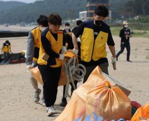 CJ제일제당, 세계 환경의 날 맞아 인천 앞바다 정화활동 실시