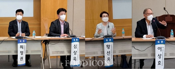 (왼쪽부터) 최정권 교수, 심상욱 부장, 황선옥 고문, 이상효 위원