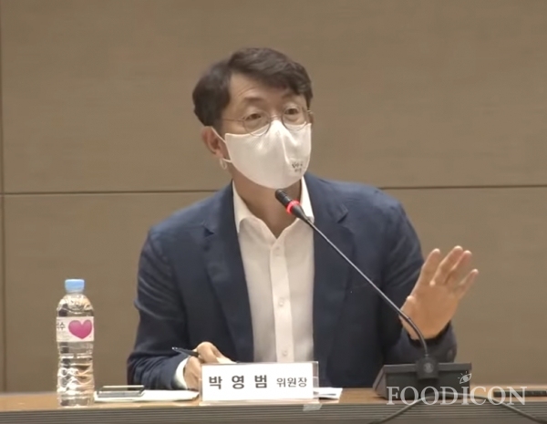 낙농산업발전위원장을 맡고 있는 박범영 농식품부 차관