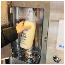 英 낙농가, 목장내 우유 자판기 설치로 큰 호응