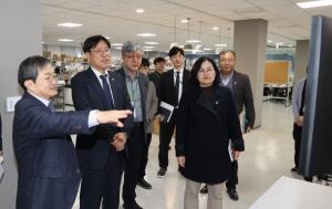 조재호 농진청장, 풀무원기술원·사료용 곤충 산업화 현장 방문